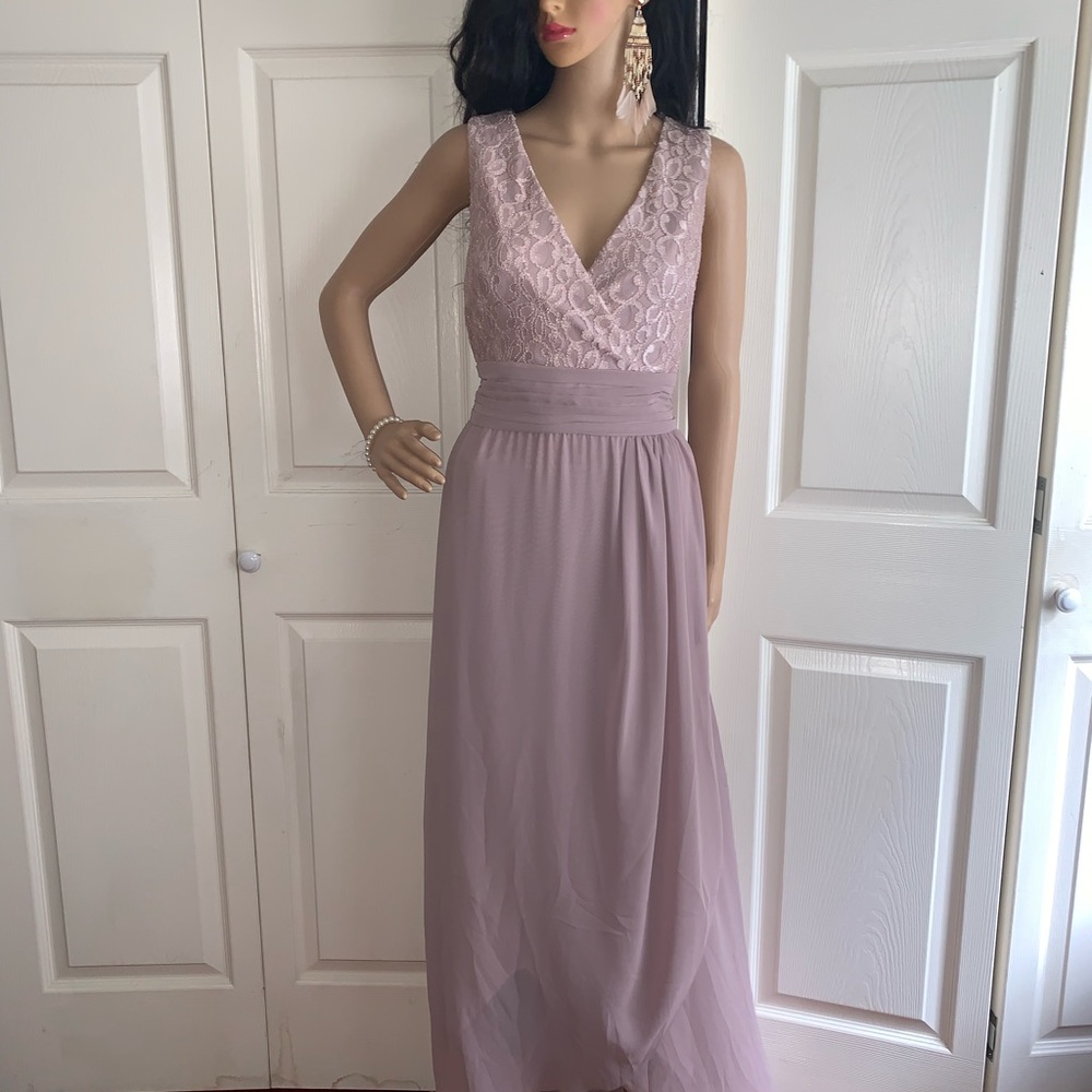 Beautiful Evening Gown - Picture 3 of 16